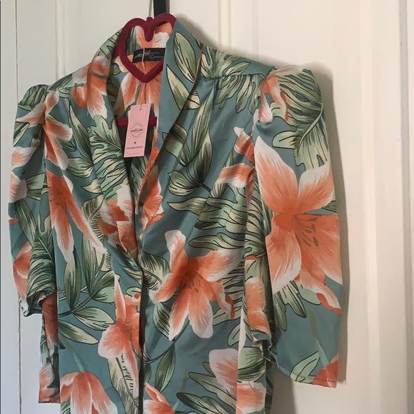 Top - Picture 3 of 6